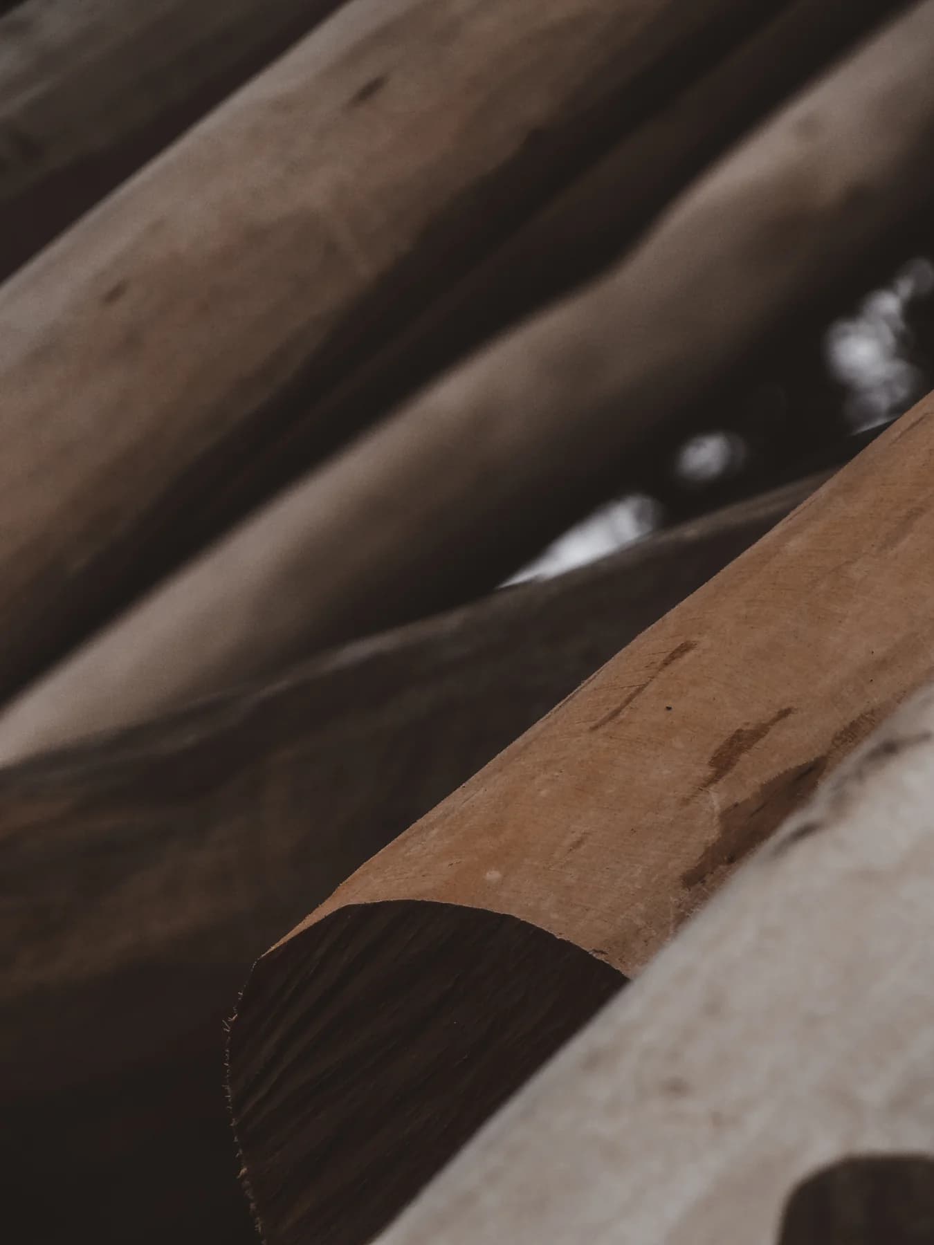 Vigas de madera, ensambladas a mano